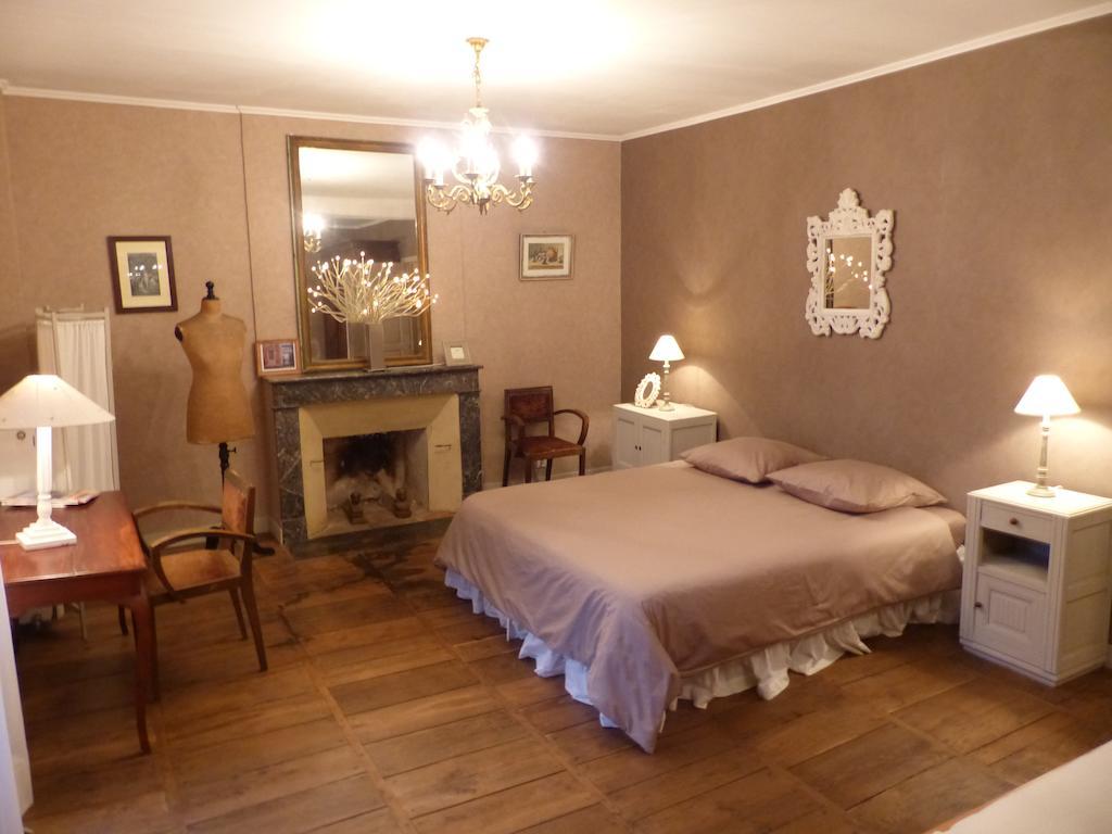 Le Domaine De Panissac Acomodação com café da manhã Berneuil  Quarto foto